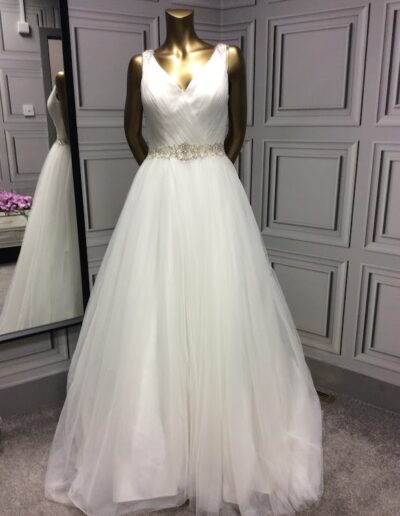 wedding dress tulle v-neck diamante belt princess