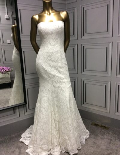 lace wedding dress fitted fishtail