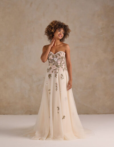wedding dress floral embroidery print strapless sleeves