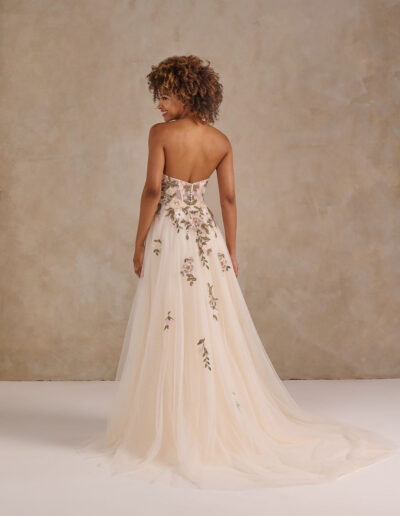wedding dress floral embroidery print strapless sleeves